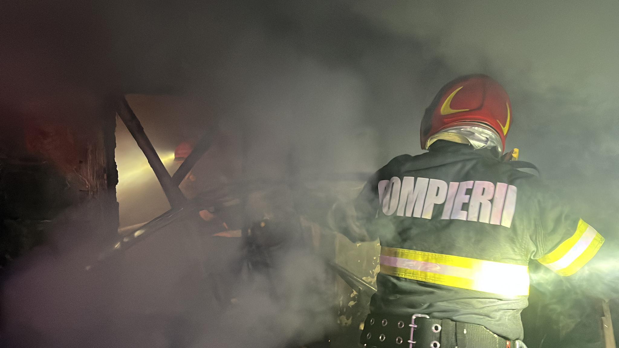 TULCEA: Bărbat rănit, după ce a incendiat casa în care locuia