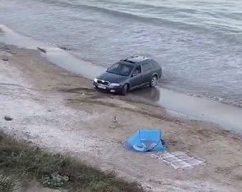 Șoferul care a intrat cu mașina pe plaja din 23 August, amendat cu 10.000 de lei