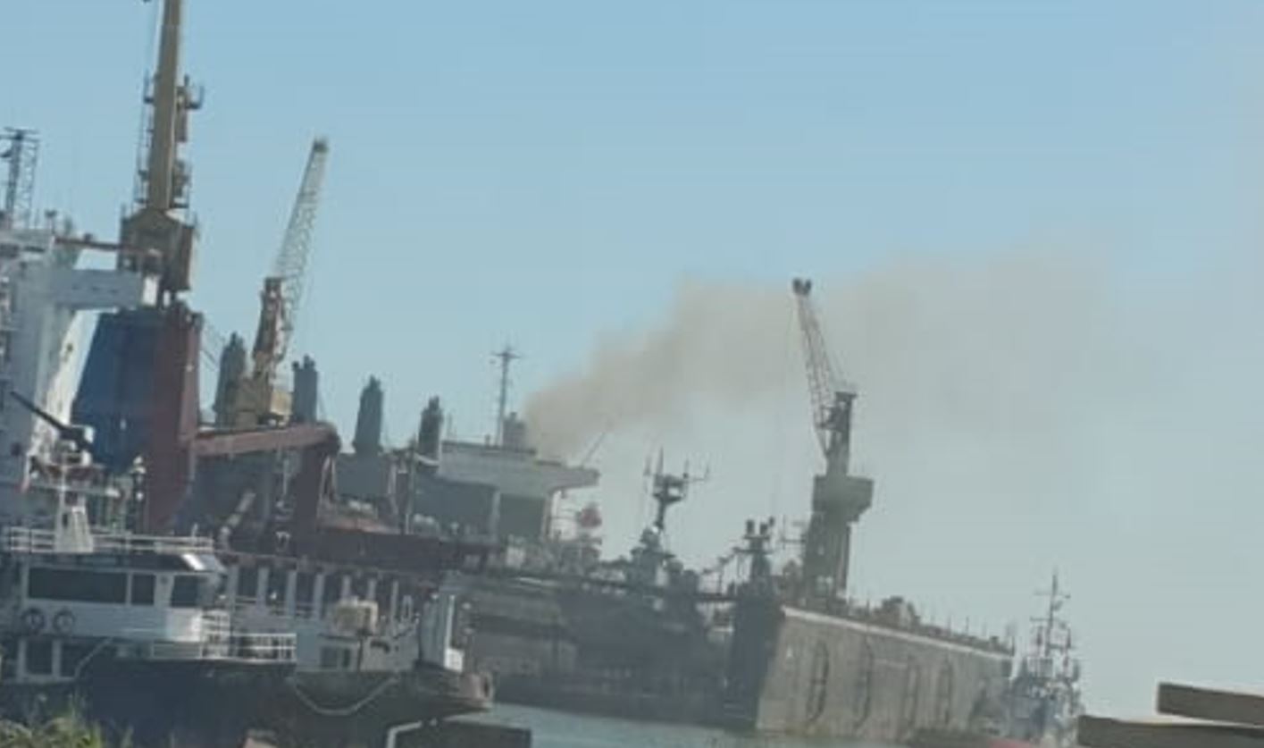 VIDEO/UPDATE: Incendiu la bordul unei nave. 4 persoane surprinse în interior au decedat
