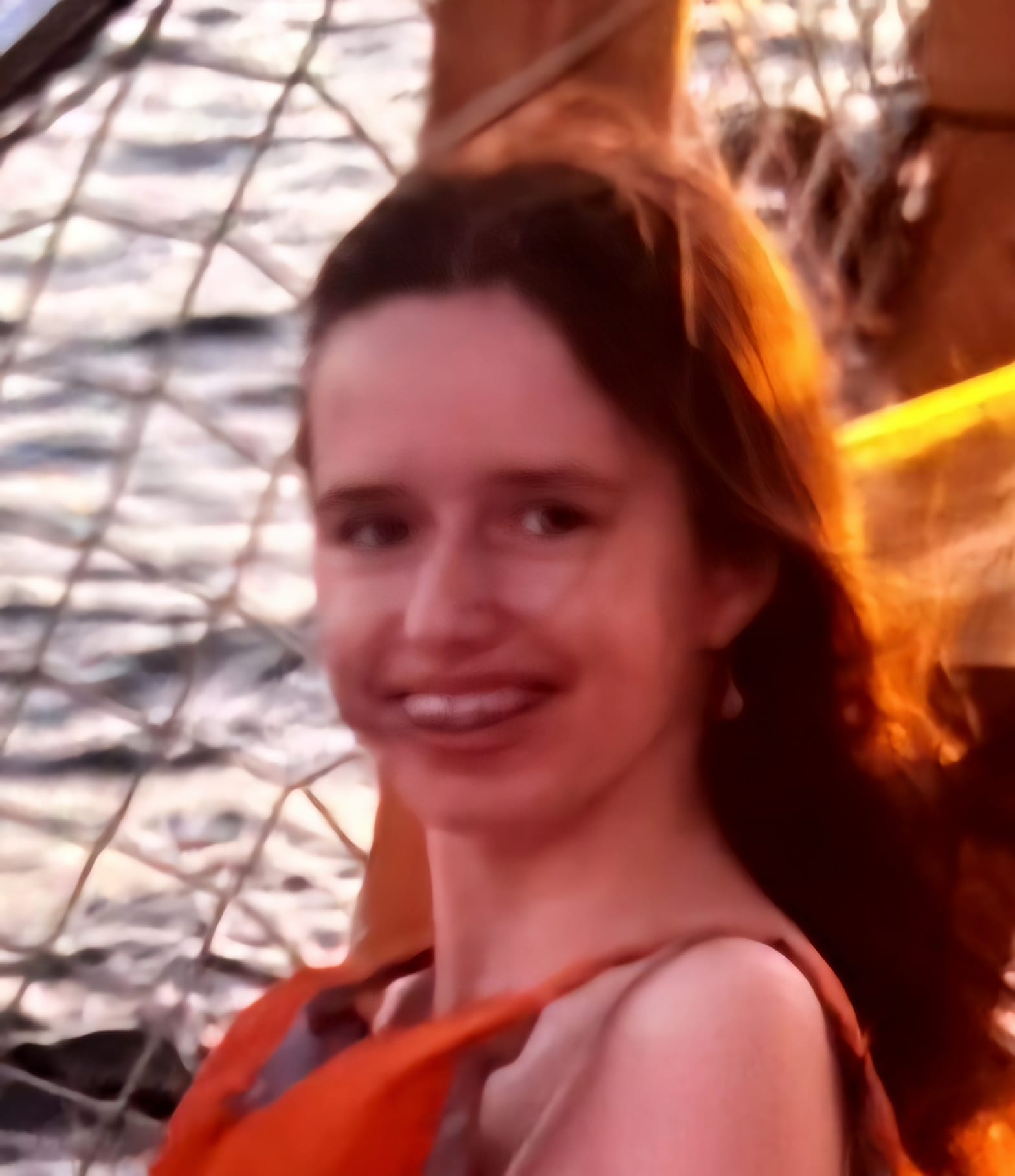 UPDATE / Dacă aţi văzut-o, anunţaţi autorităţile constănţene. Minora are 15 ani şi este căutată de familie