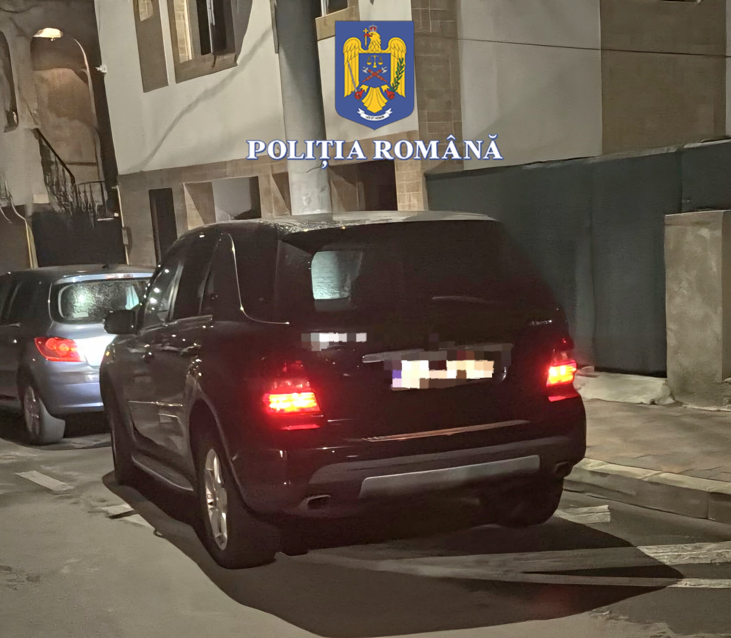 CONSTANŢA: Un şofer băut şi posibil drogat nu a oprit la semnalul poliţiştilor, iar când a fost prins, a încercat să fugă. Bărbatul, în vârstă de 44 de ani, este cercatat de oamenii legii