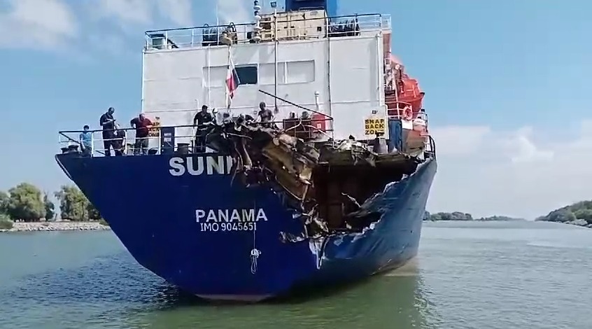 TULCEA: Coliziune între doua nave maritime pe Canalul Sulina