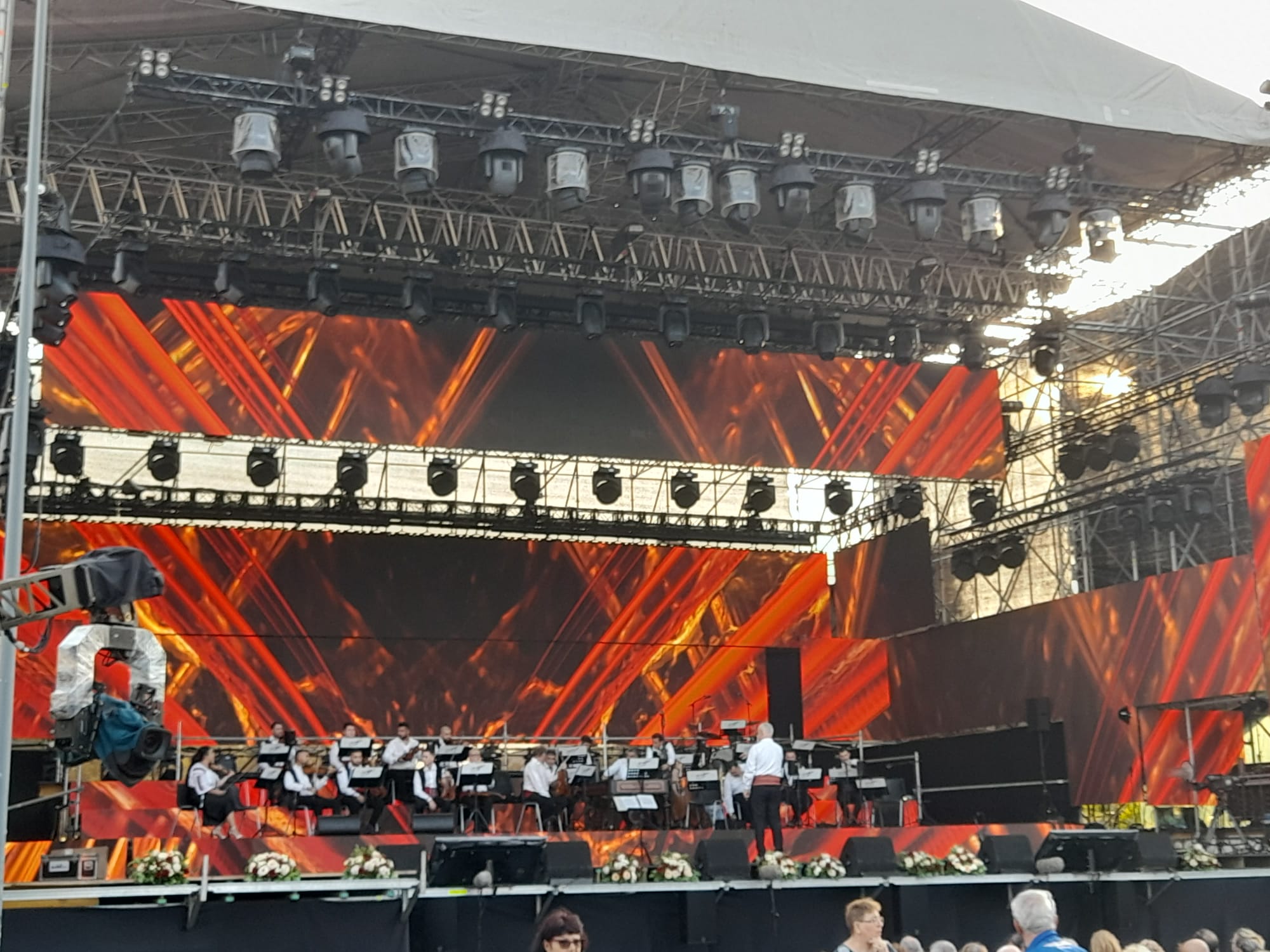 MAMAIA: A început Festivalul Național al Cântecului și Dansului Popular Românesc