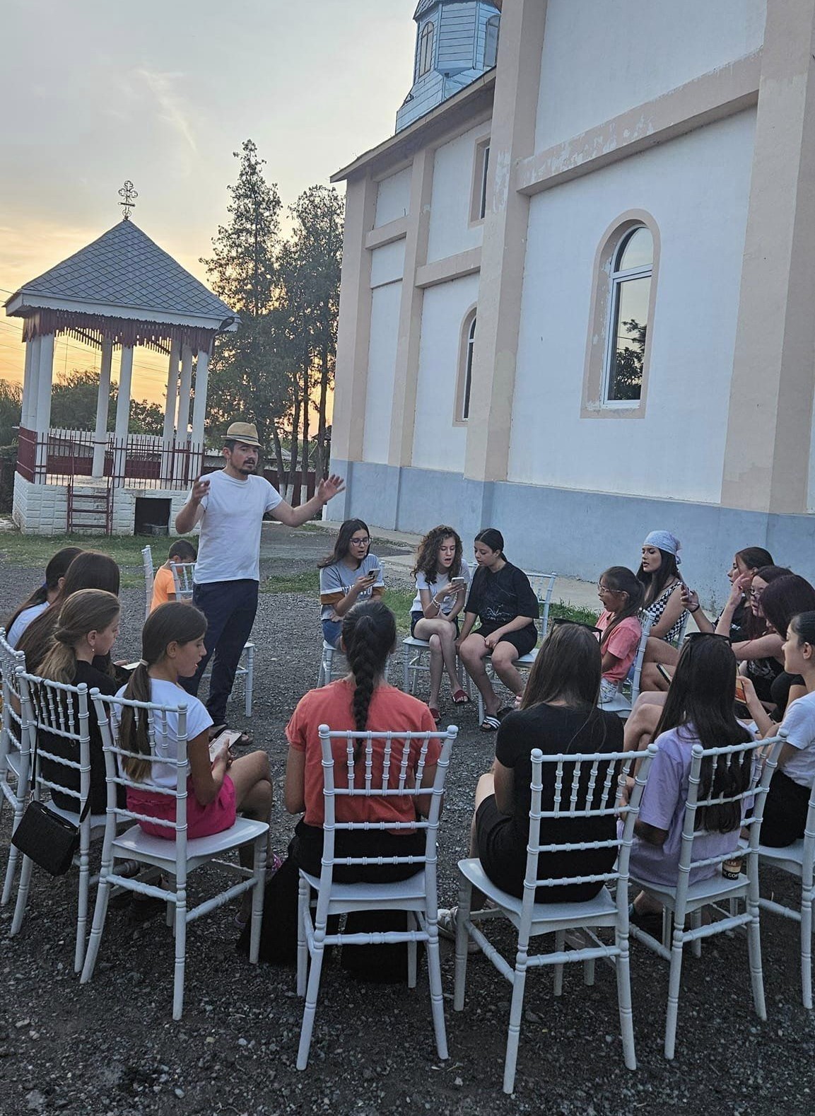 AUDIO | Parohia Dăeni organizează, până la finele lui august, Școala de Vară pentru copiii tulceni