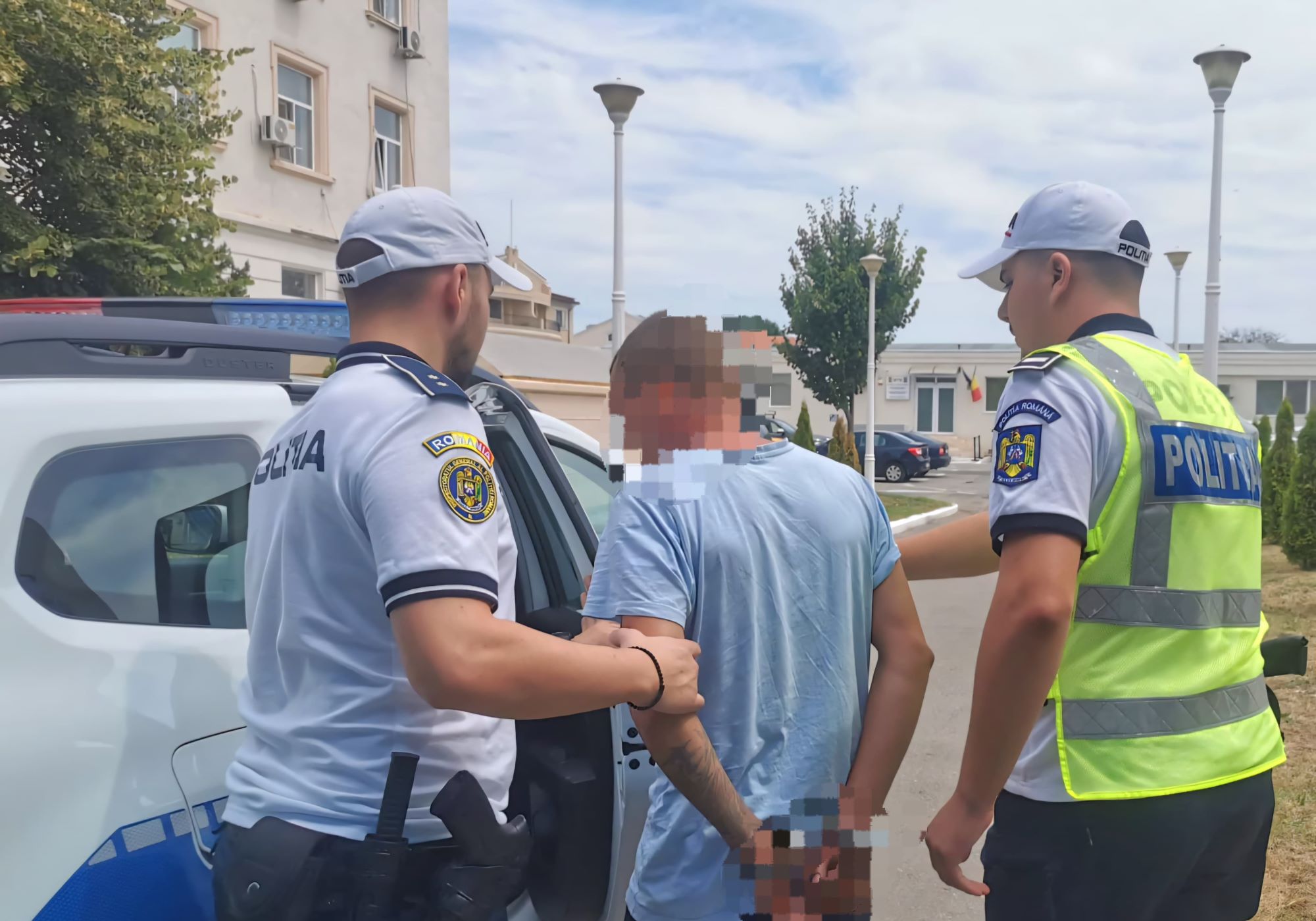 CONSTANȚA: Bărbat beat, posibil drogat și fără permis, reținut după ce a provocat un accident și a fugit de la locul faptei