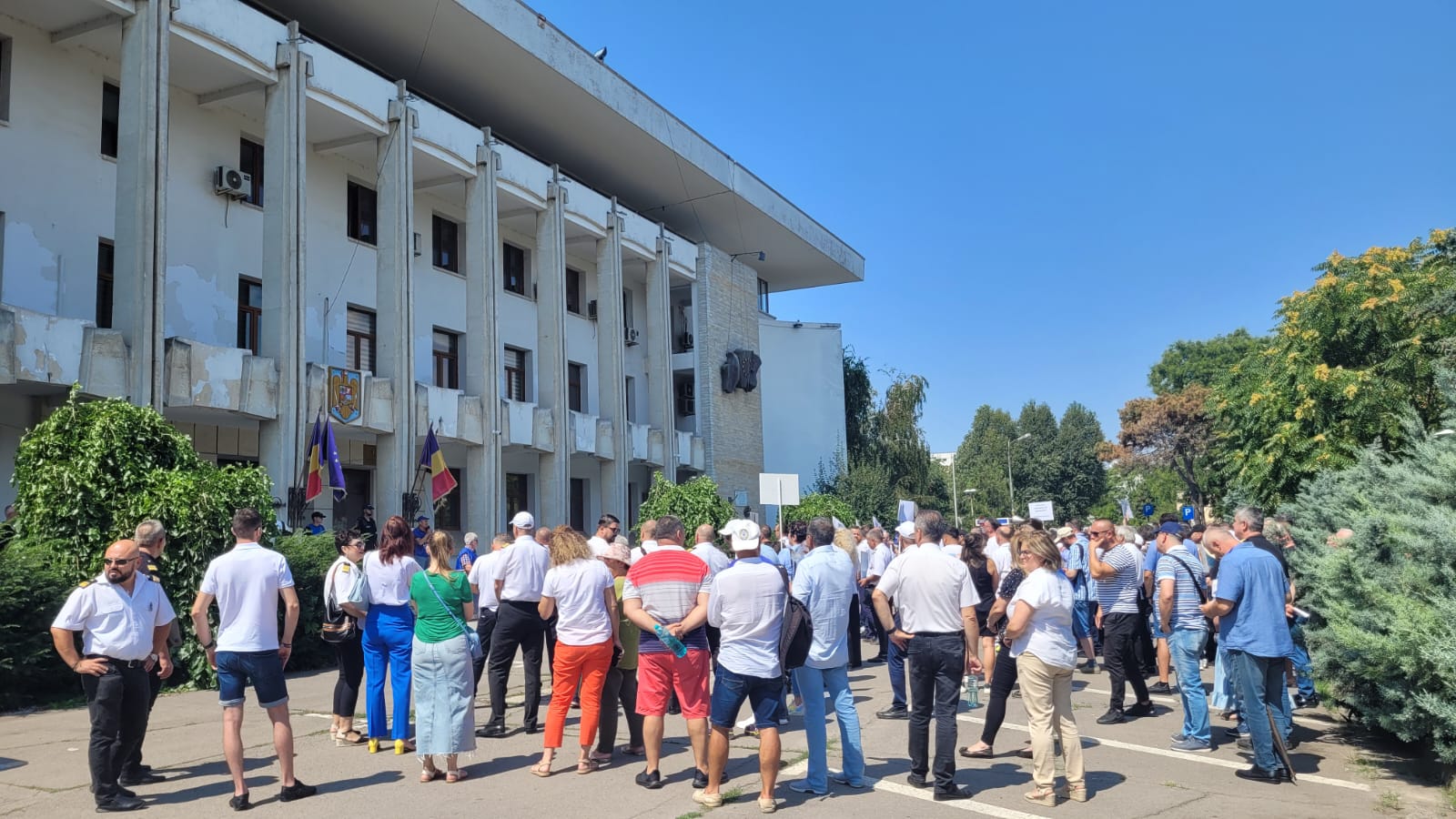 Protest în fața Prefecturii Constanța