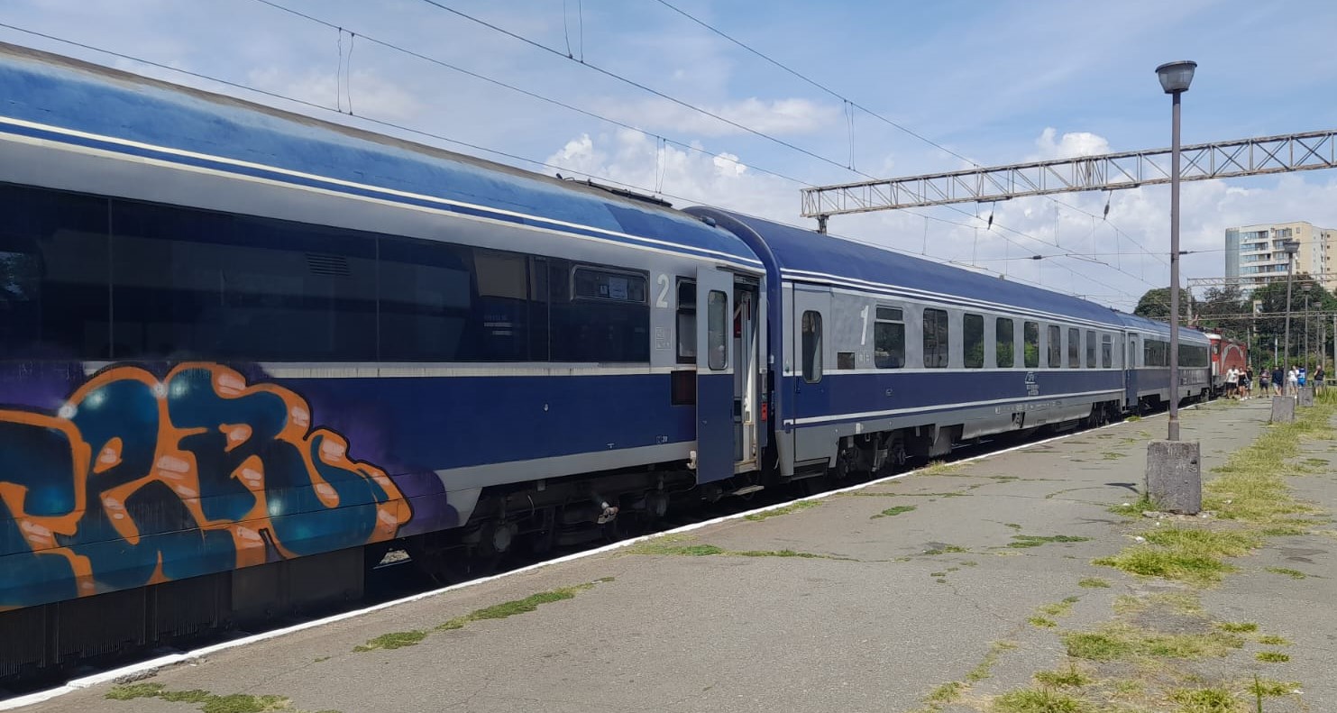 Multiple rute feroviare, în special acelea care au ca destinație zonele turistice estivale, vor fi controlate de inspectorii ANPC
