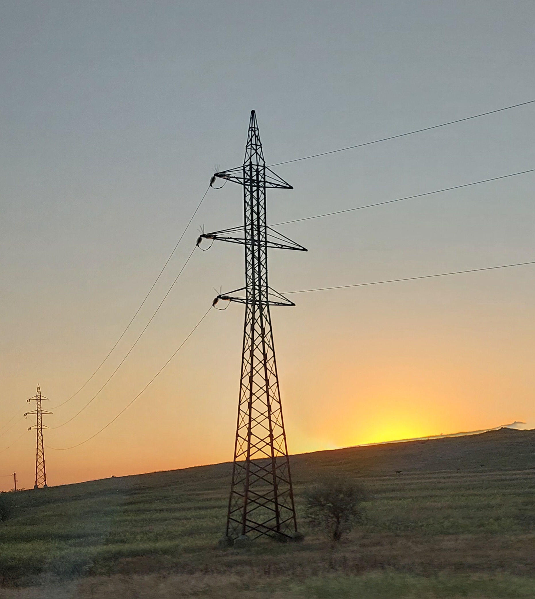 AUDIO | Plafonarea tarifelor la energie ar putea să dispară, de la 1 aprilie. Ce spun specialiștii în domeniu