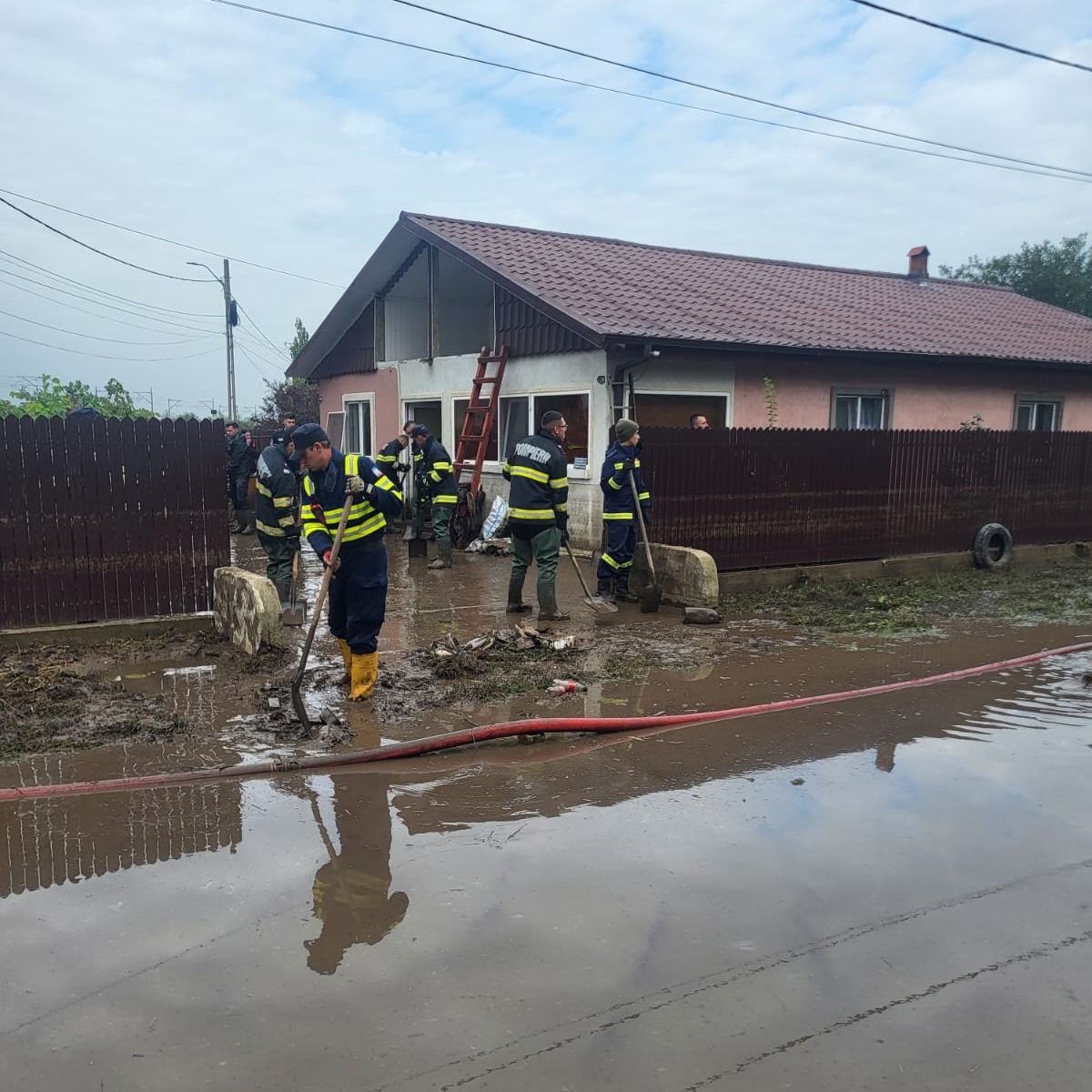 Ajutoare pentru comunităţile din Galaţi afectate de inundaţii