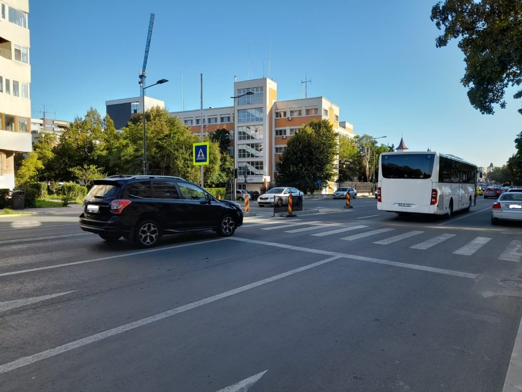 trecere de pietoni, masini Constanta - foto - Adi Bancila
