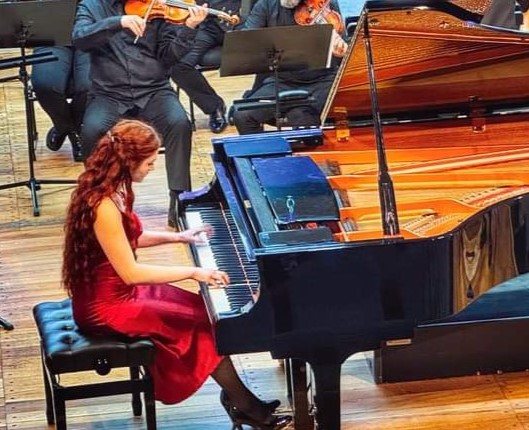 AUDIO | Pianista Inya Cutova, de trei ori câștigătoare a premiului I la Olimpiada de Interpretare Muzicală, va concerta, în premieră, pe scena TNOB