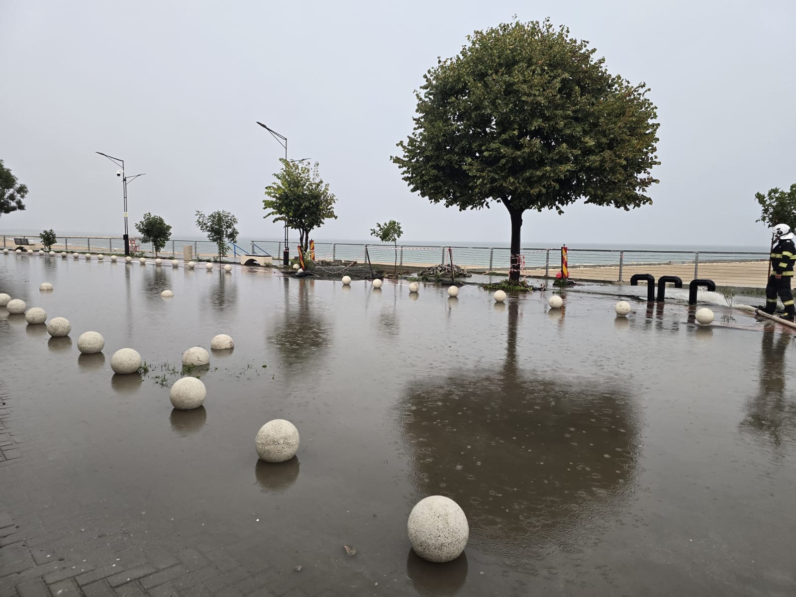 FOTO | Zeci de misiuni pentru pompierii constănțeni, în urma ploilor abundente