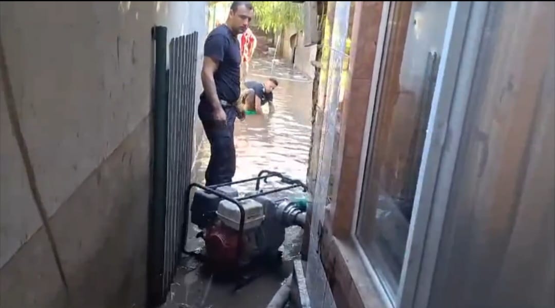 Pompierii tulceni intervin în localitatea Pechea, din județul Galați, afectată de inundații