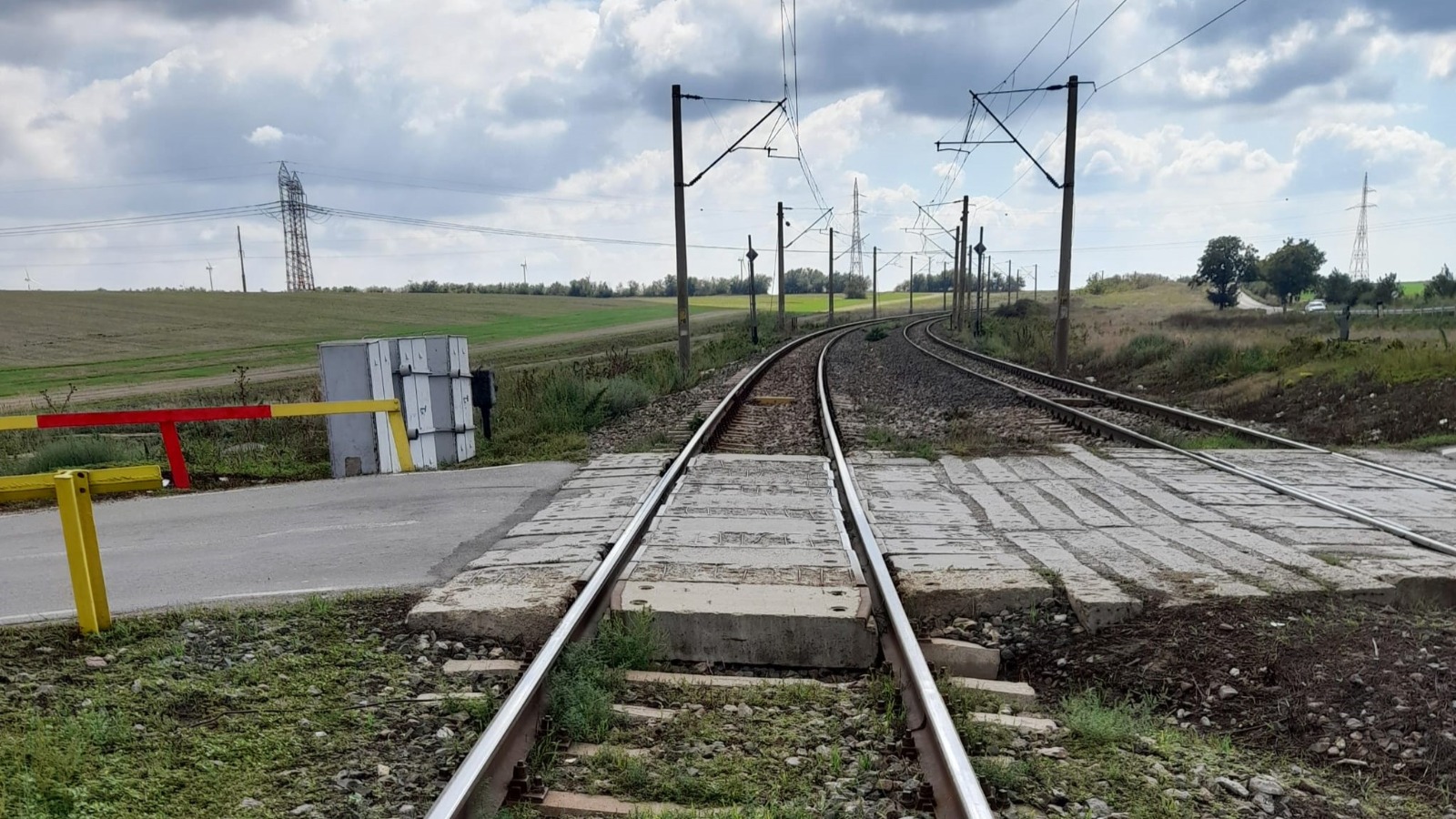 Demersuri pentru modernizarea trecerilor la nivel cu calea ferată între stațiile Țăndărei și Movila