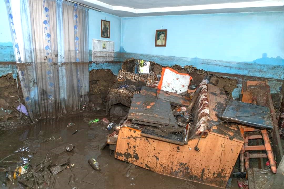 Familiile afectate de inundații vor primi vouchere de 15.000 de lei pentru electrocasnice noi