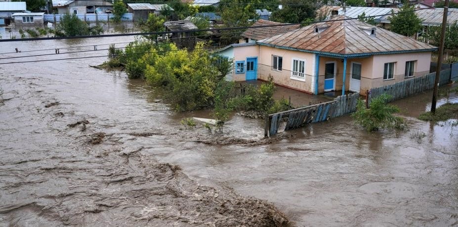România, sub alertă de fenomene meteo extreme și risc de inundații majore