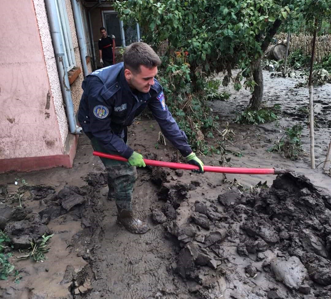 Încă 45 de jandarmi constănțeni se alătură efectivelor de intervenții în zonele inundate din județul Galați