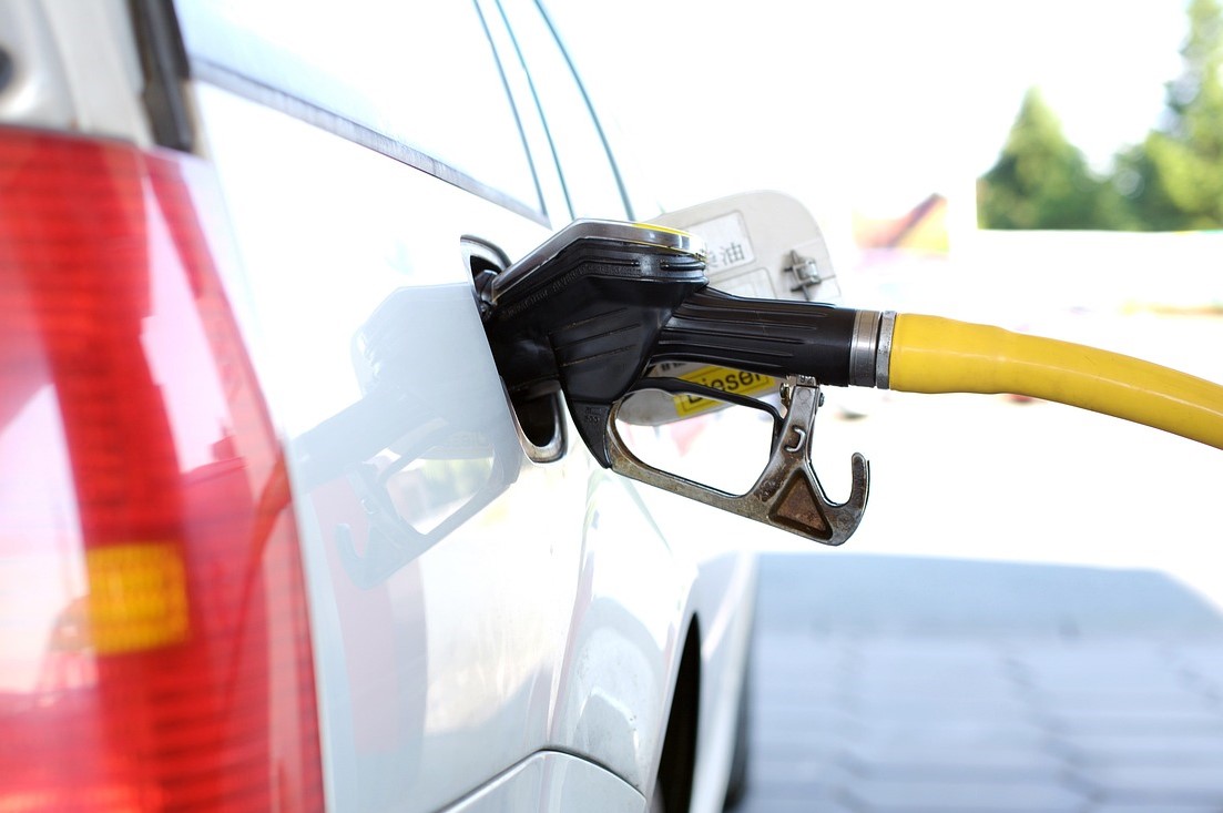 Carburanții s-au ieftinit cu aproape 5% în ultima lună