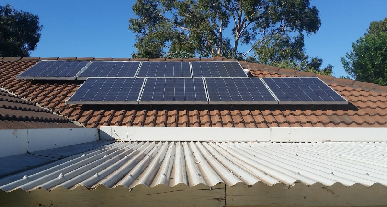 AUDIO | Dan Pîrșan, președintele Asociației Prosumatorilor și Comunităților de Energie din România, despre energia verde produsă prin montarea panourilor fotovoltaice pe blocuri