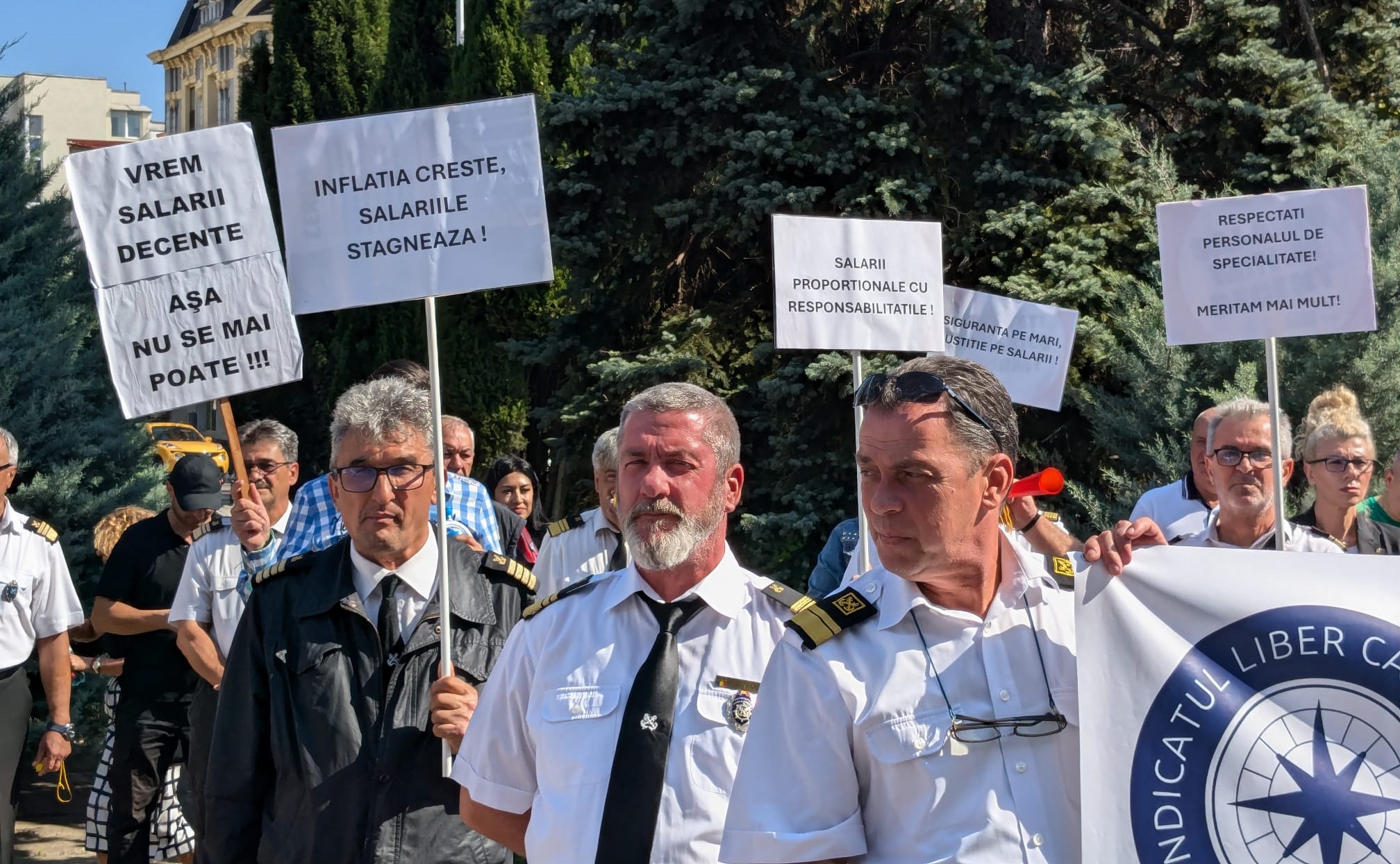 Sindicaliștii Autorității Navale Române protesteză la Ministerul Muncii