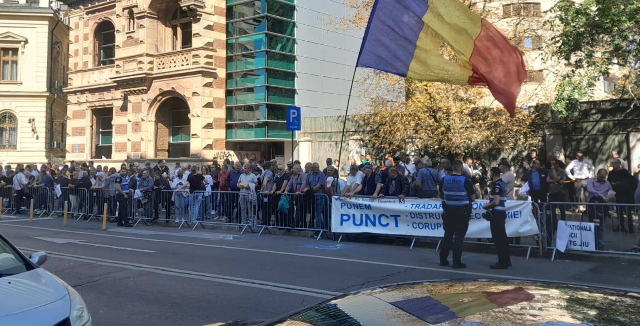 Sindicaliștii și pensionarii continuă protestele, după discuțiile fără rezultat, de astăzi, de la Ministerul Muncii