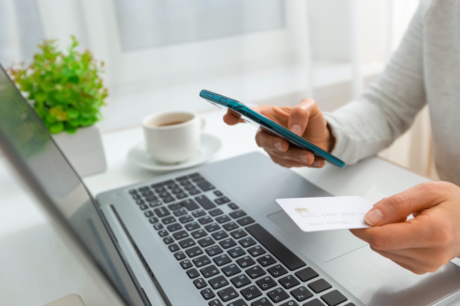 Plata online a taxelor reduce timpul de așteptare la ghișeu