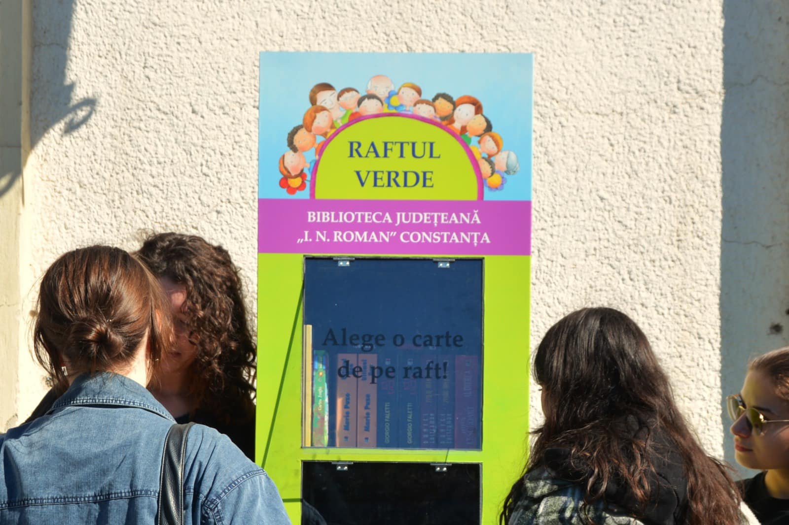 CONSTANȚA: Donațiile de carte din cadrul proiectului „Raftul Verde” se vor face doar la minibibliotecile din oraș