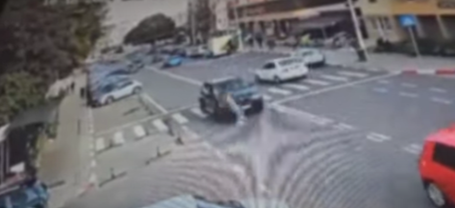 NĂVODARI: Doi pietoni s-au aruncat intenționat în fața unor autoturism. Ce recomandă Poliția
