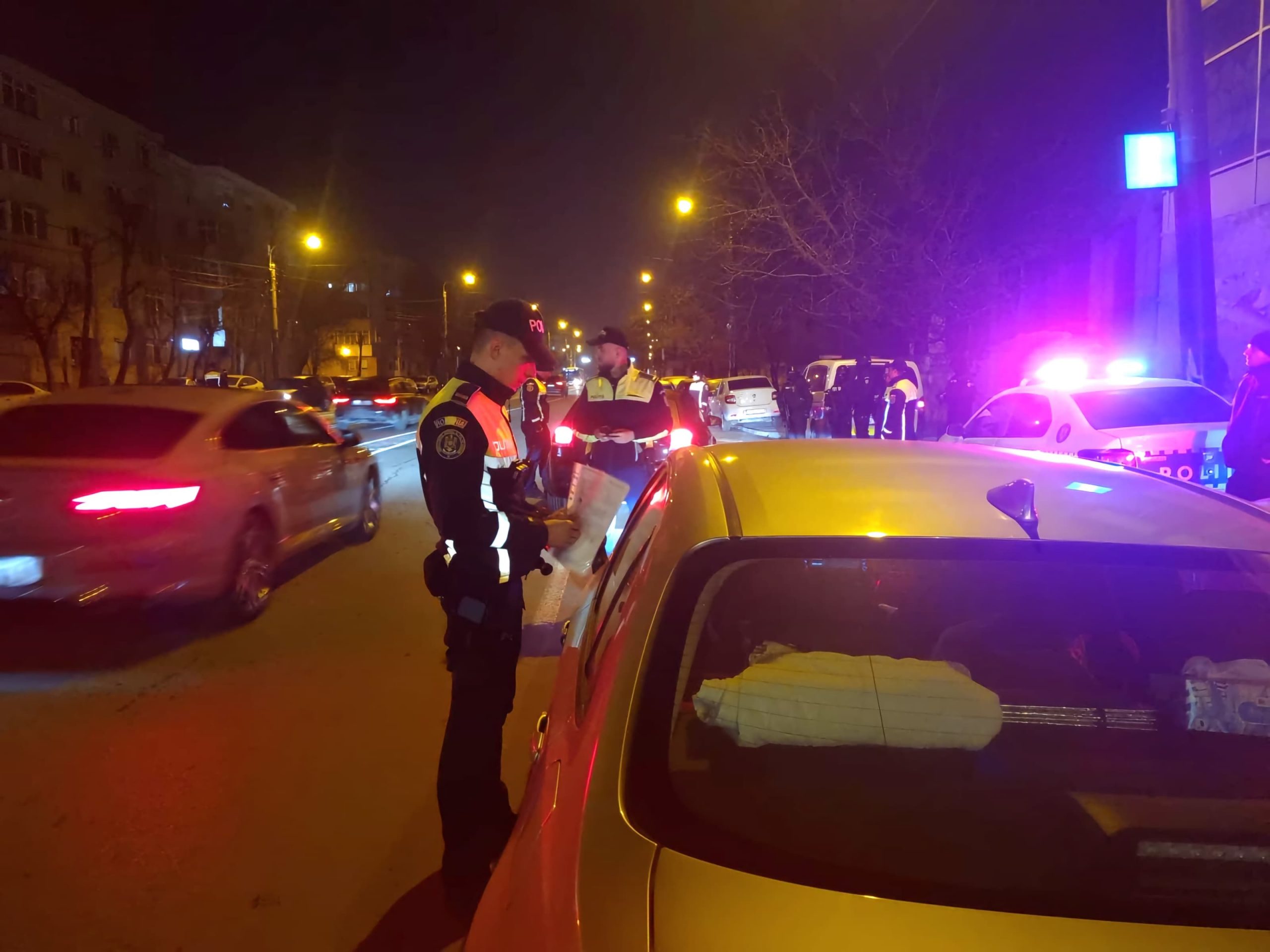 Peste 90 de șoferi constănțeni au fost scoși din trafic, în urma unei acțiuni a polițiștilor din weekend. Unii se aflau sub influenţa alcoolului sau a substanțelor interzise, dar au fost și alte abateri