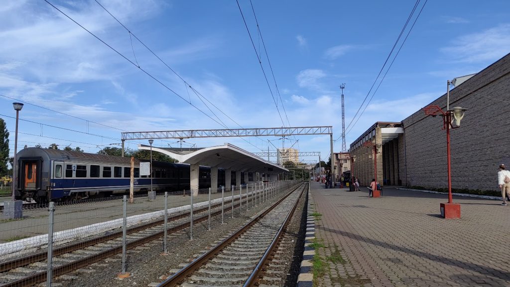 peron gara, cale ferata - foto - CFR Constanta