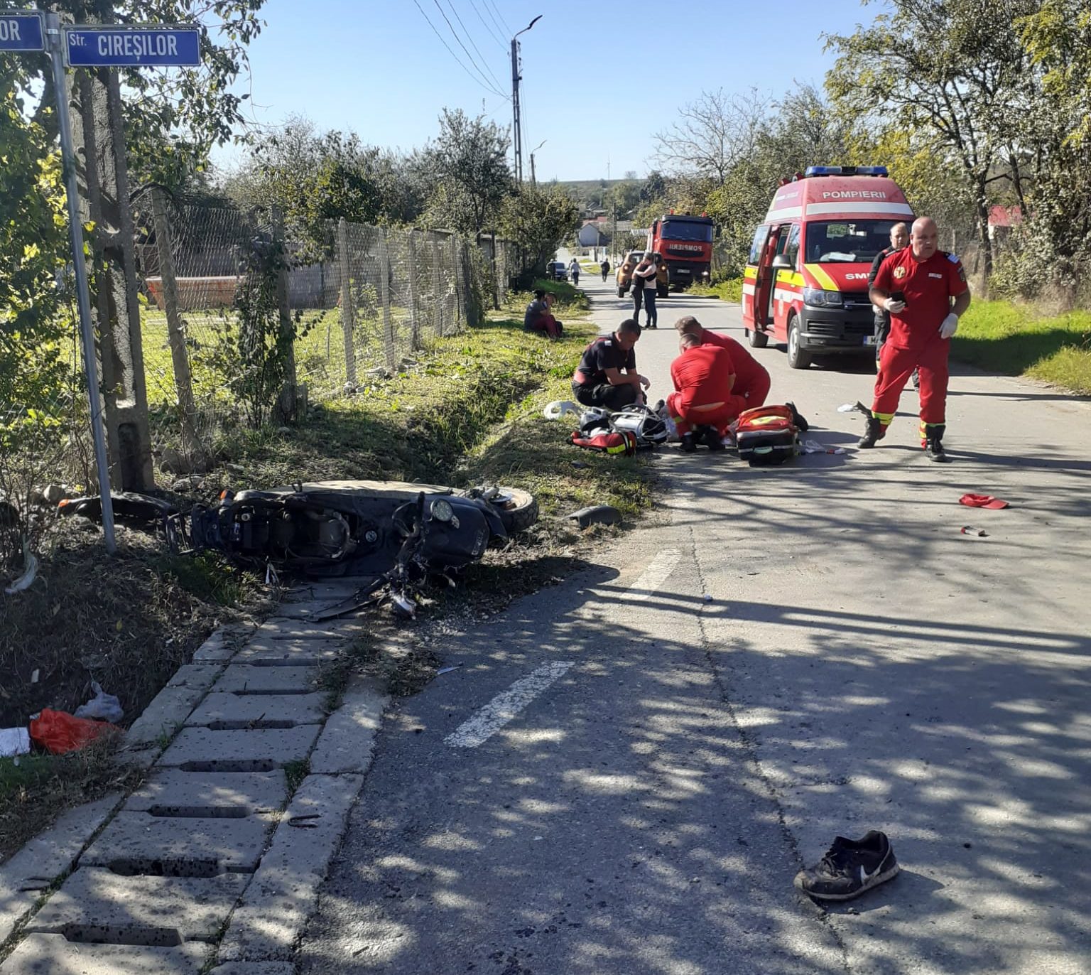 Elicopterul SMURD a intervenit în Chirnogeni, la o persoană inconștientă. Victima, care se afla pe o trotinetă, a intrat într-o mașină