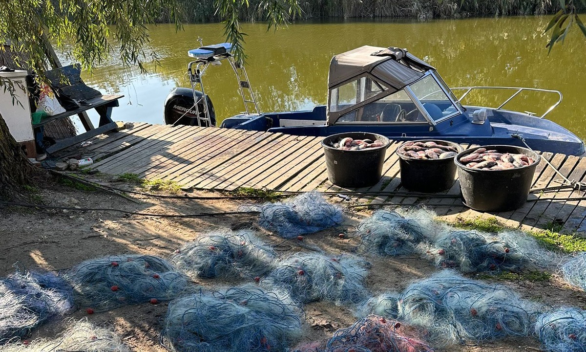 TULCEA: Peste 1.000 de metri de plase monofilament și aproape 180 de kilograme de pește, descoperite de polițiștii de frontieră