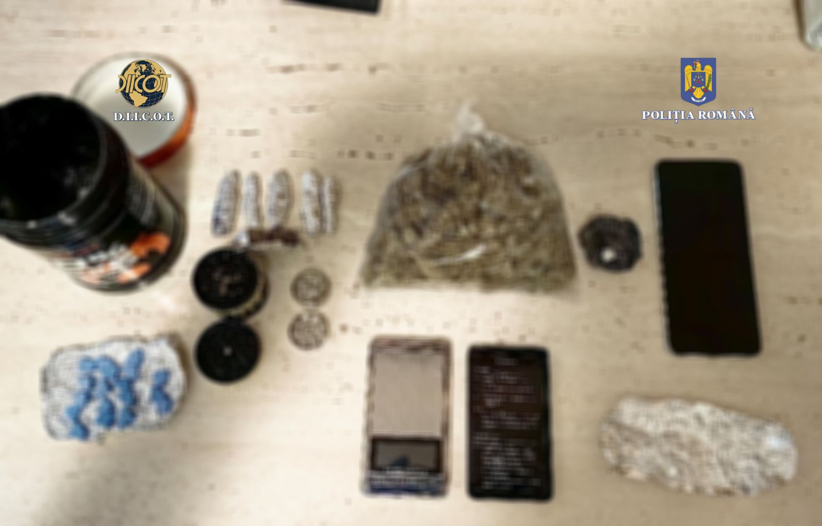 O persoană este cercetată de polițiștii constănțeni pentru trafic de droguri de risc. Ce au găsit la percheziții oamenii legii