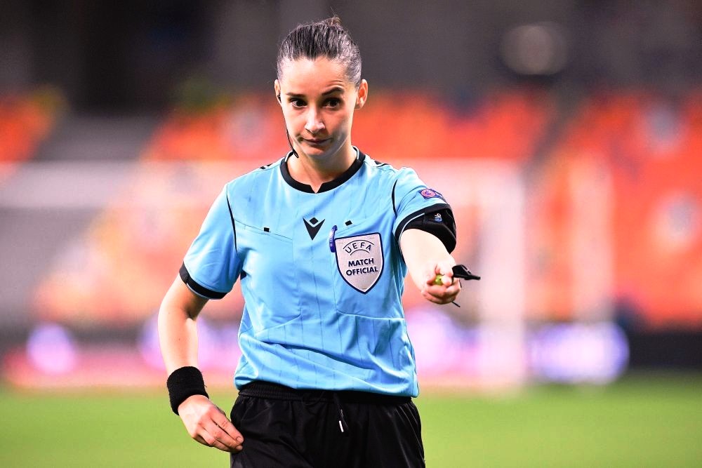 Iuliana Demetrescu va arbitra meciul Cehia-Belarus de fotbal feminin