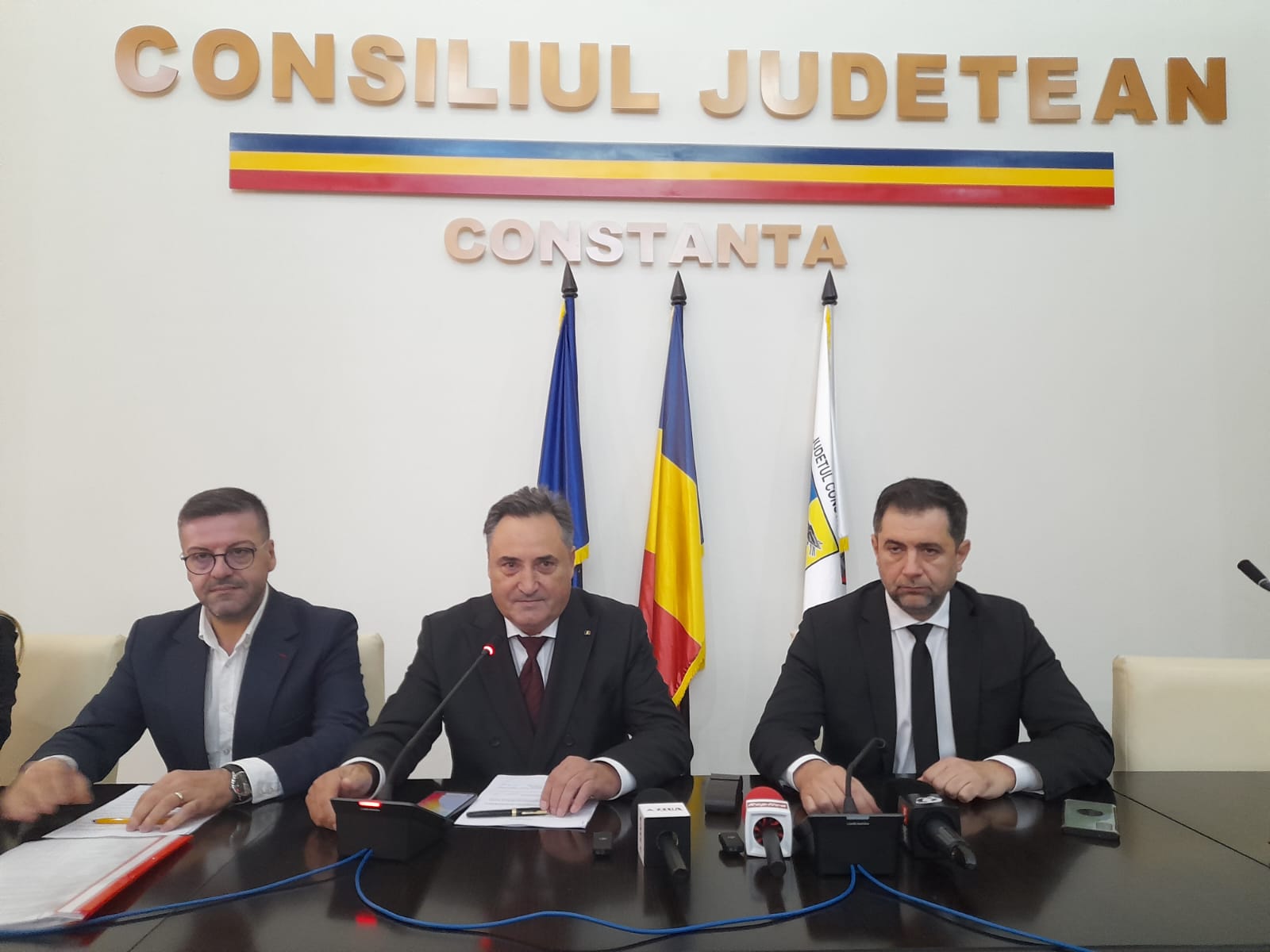 Discuții aprinse pe tema amenajării trotuarului între Vama Veche și 2 Mai, la ultima ședință CJC sub conducerea lui Mihai Lupu