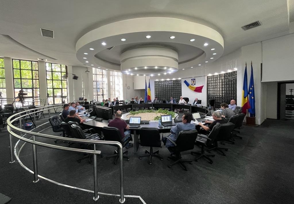 TULCEA: Primarii și aleșii locali din 20 de comune și orașe din județ au depus jurământul