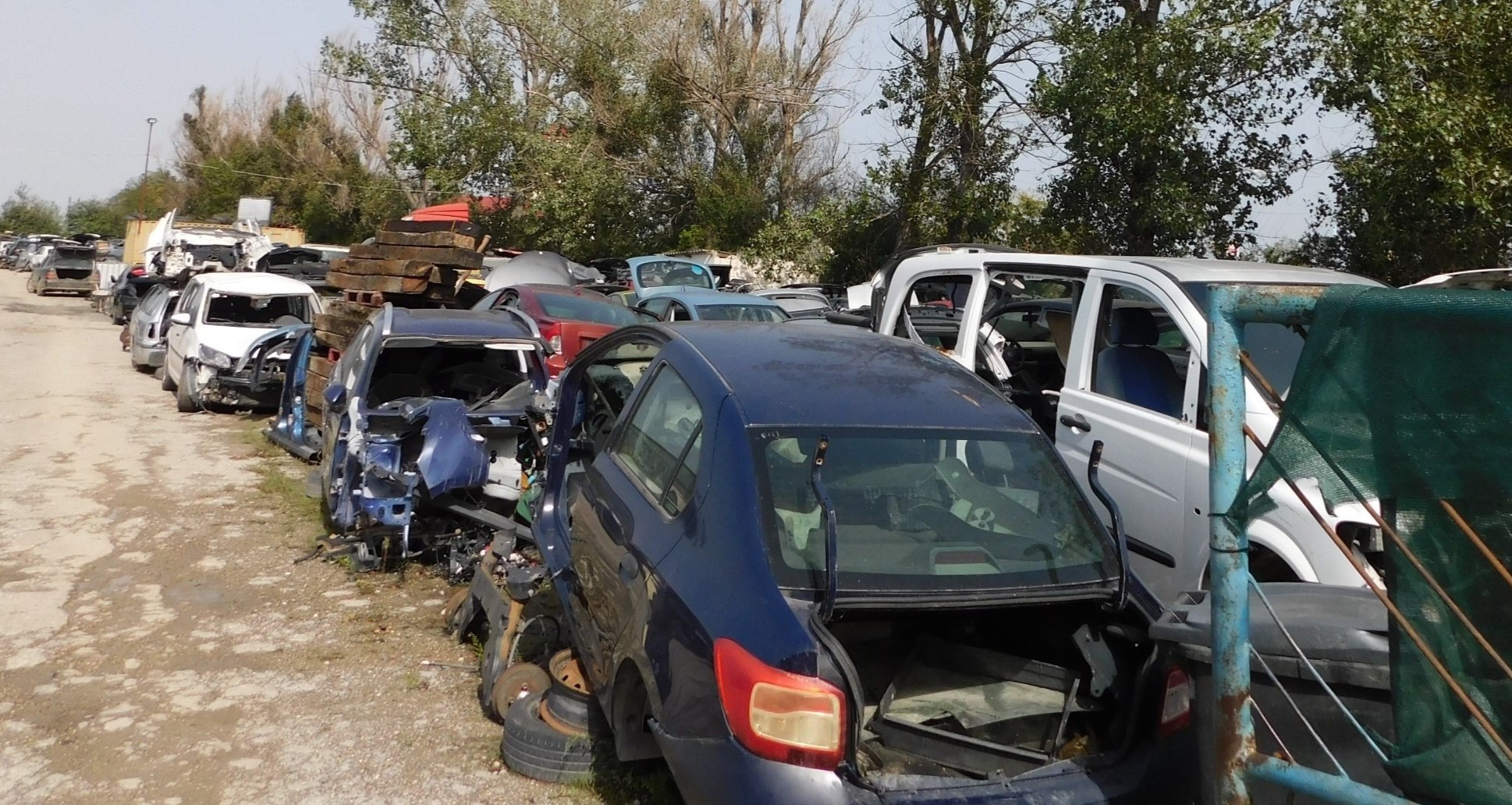 Firme de dezmembrări auto din Constanța, Agigea și Castelu, verificate de polițiști