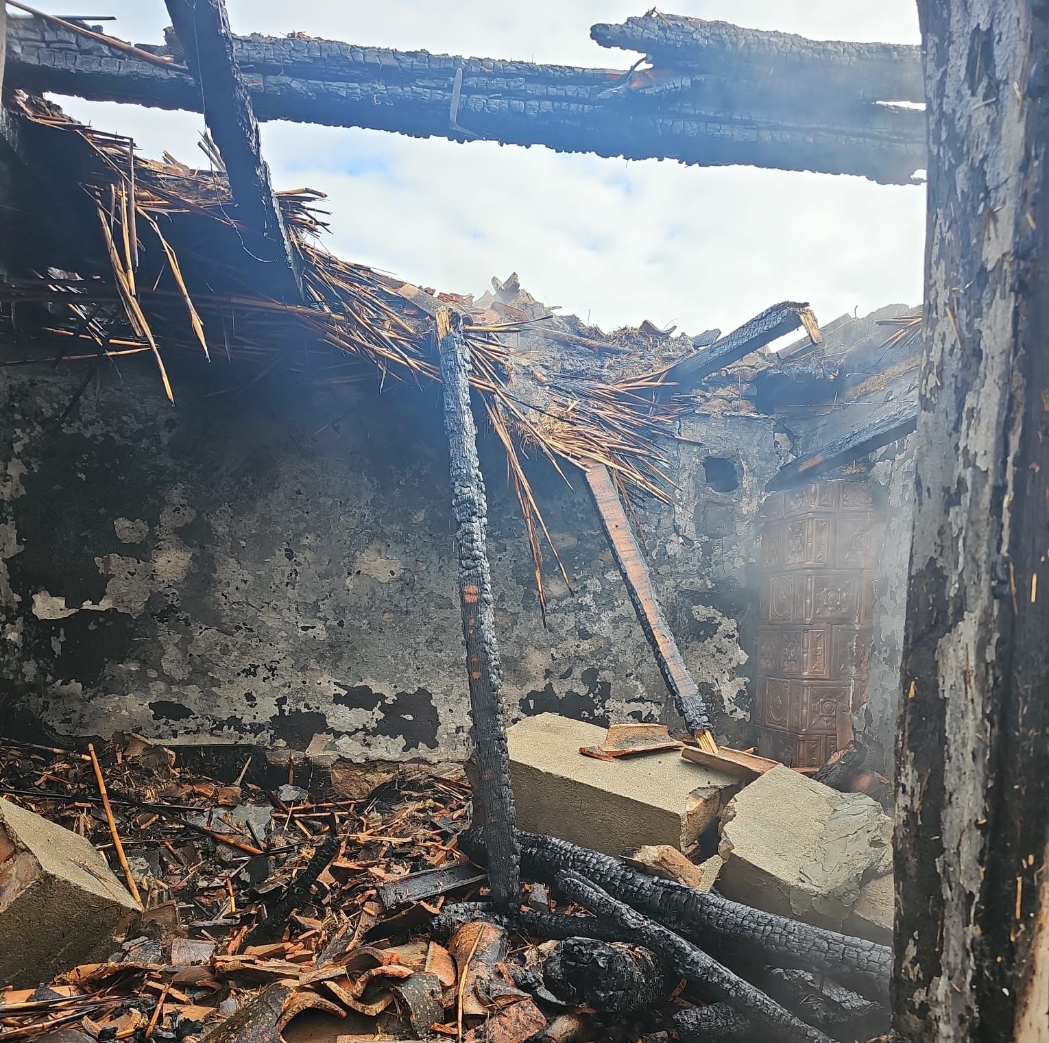 Cauza incendiului de la Oltina în care a murit un bebeluș – jocul copiilor cu focul