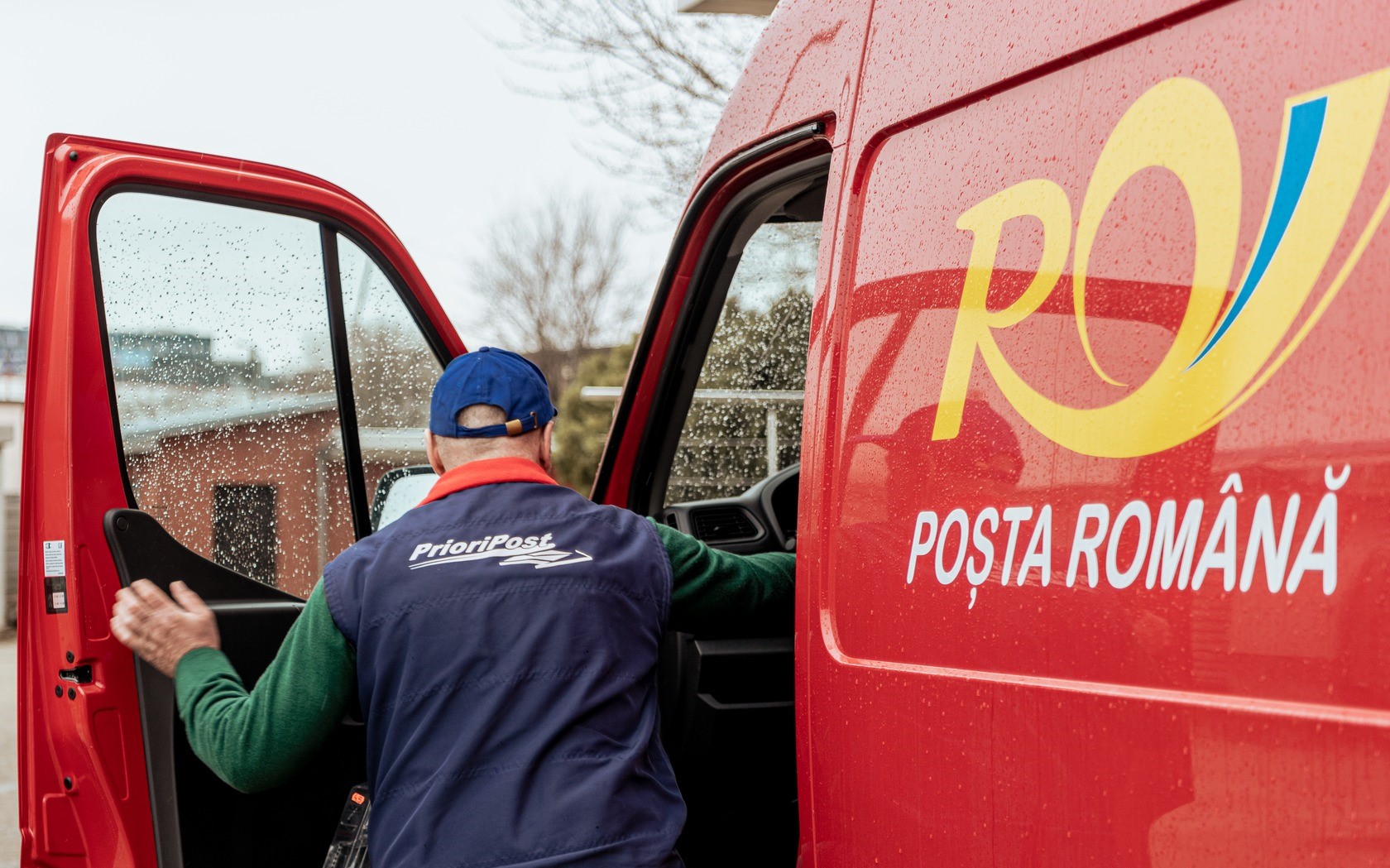 Poșta Română: Pensiile și prestațiile sociale aferente lunii mai vor fi distribuite începând cu data de 2 mai