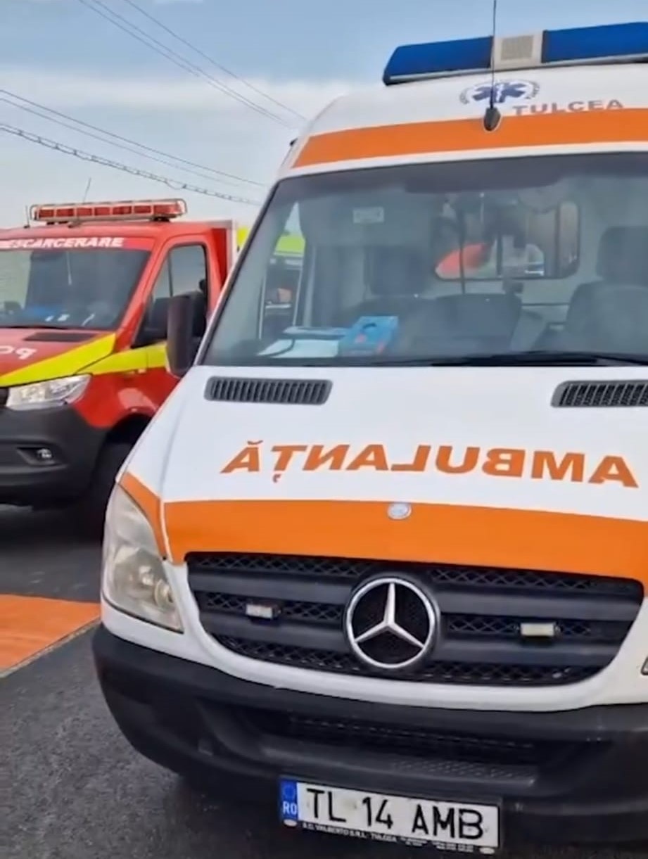O femeie a rămas fără un picior, după ce a fost lovită de TIR. Accidentul s-a produs la ieșire din Lumina spre Năvodari