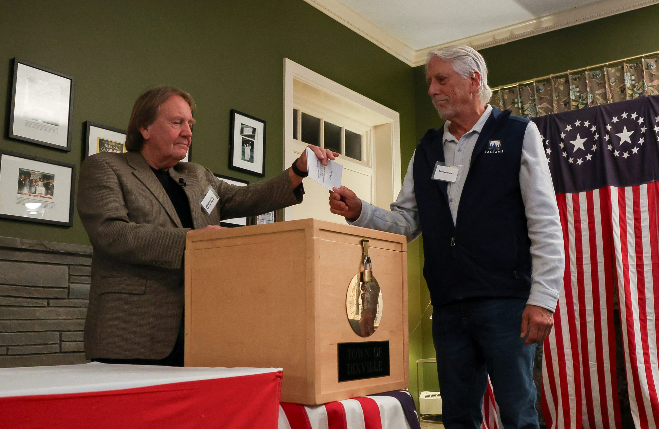 AlegeriSUA2024 La miezul nopţii, un cătun din New Hampshire a dat startul scrutinului prezidenţial din SUA