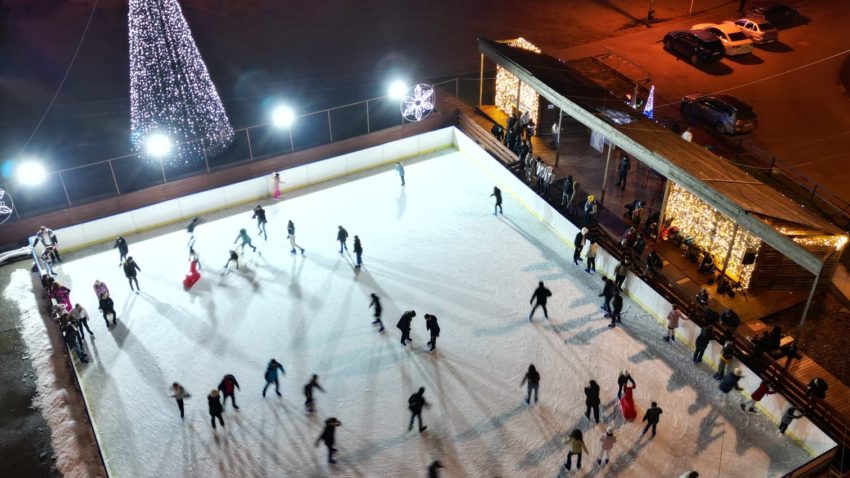 TULCEA: Se deschide patinoarul din Parcul Ciuperca