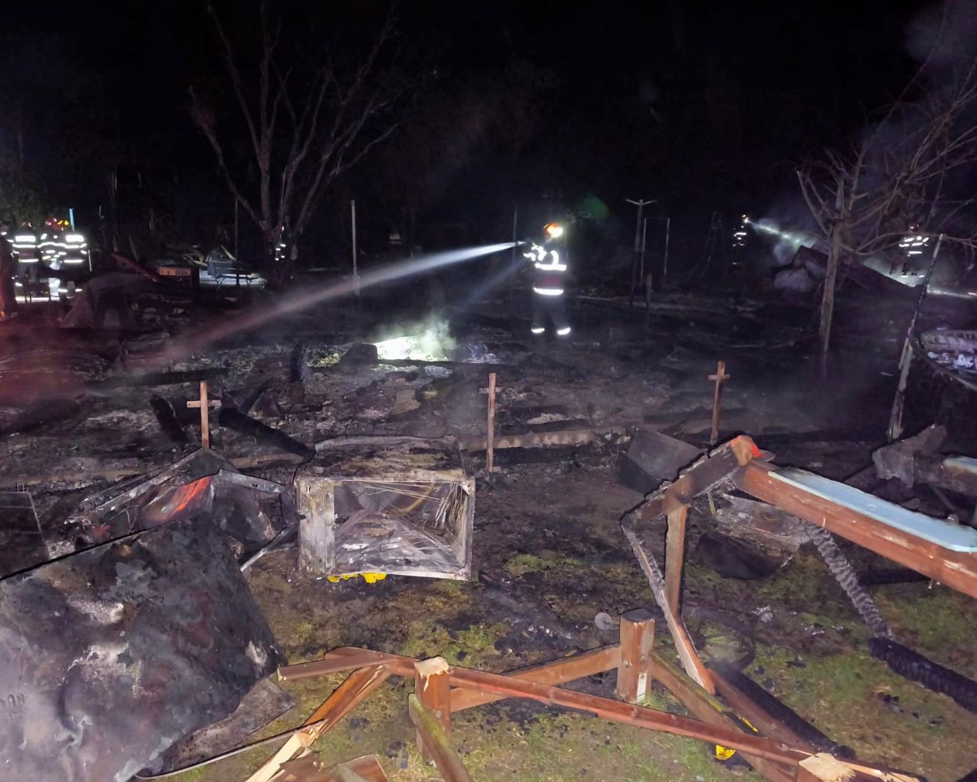 UPDATE | Pompierii tulceni au intervenit aseară, la un incendiu izbucnit la o unitate de primire turistică, în localitatea Periprava