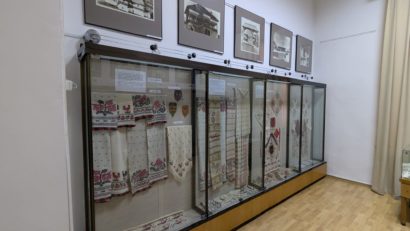CONSTANȚA: Expoziție dedicată ceremonialului de nuntă la tătarii dobrogeni, organizată la Muzeul de Artă