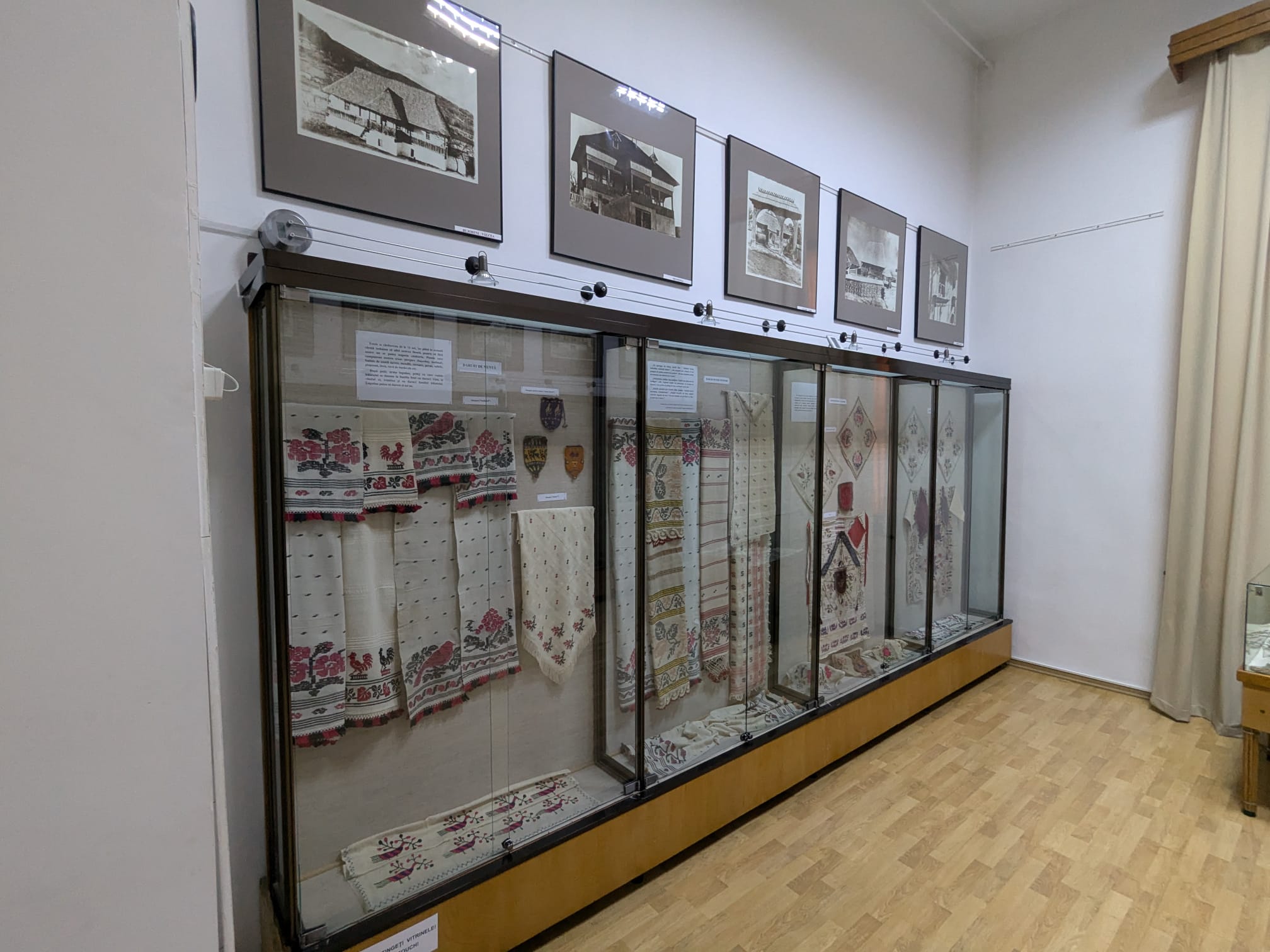 CONSTANȚA: Expoziție dedicată ceremonialului de nuntă la tătarii dobrogeni, organizată la Muzeul de Artă