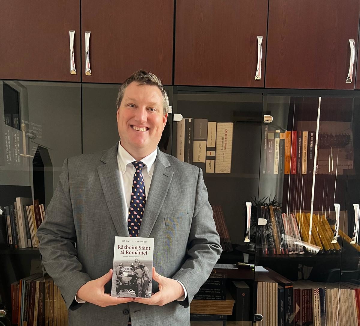 AUDIO | Volumul istoricului american Grant T. Harward, „Războiul Sfânt al României. Militarii, motivația și Holocaustul”, a fost lansat la Universitatea Ovidius