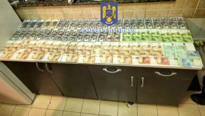 CONSTANȚA: Femeie reținută de polițiști pentru proxenetism și spălarea banilor