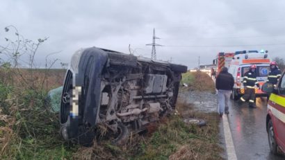 OVIDIU: Accident rutier cu victime multiple între un microbuz de transport persoane și un autoturism