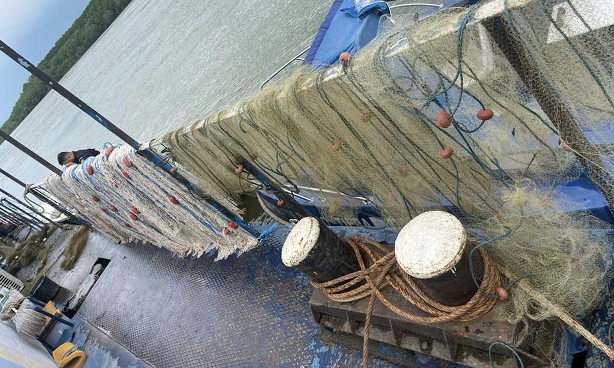 TULCEA: Plase de pescuit și pește capturat ilegal, confiscate de la un braconier