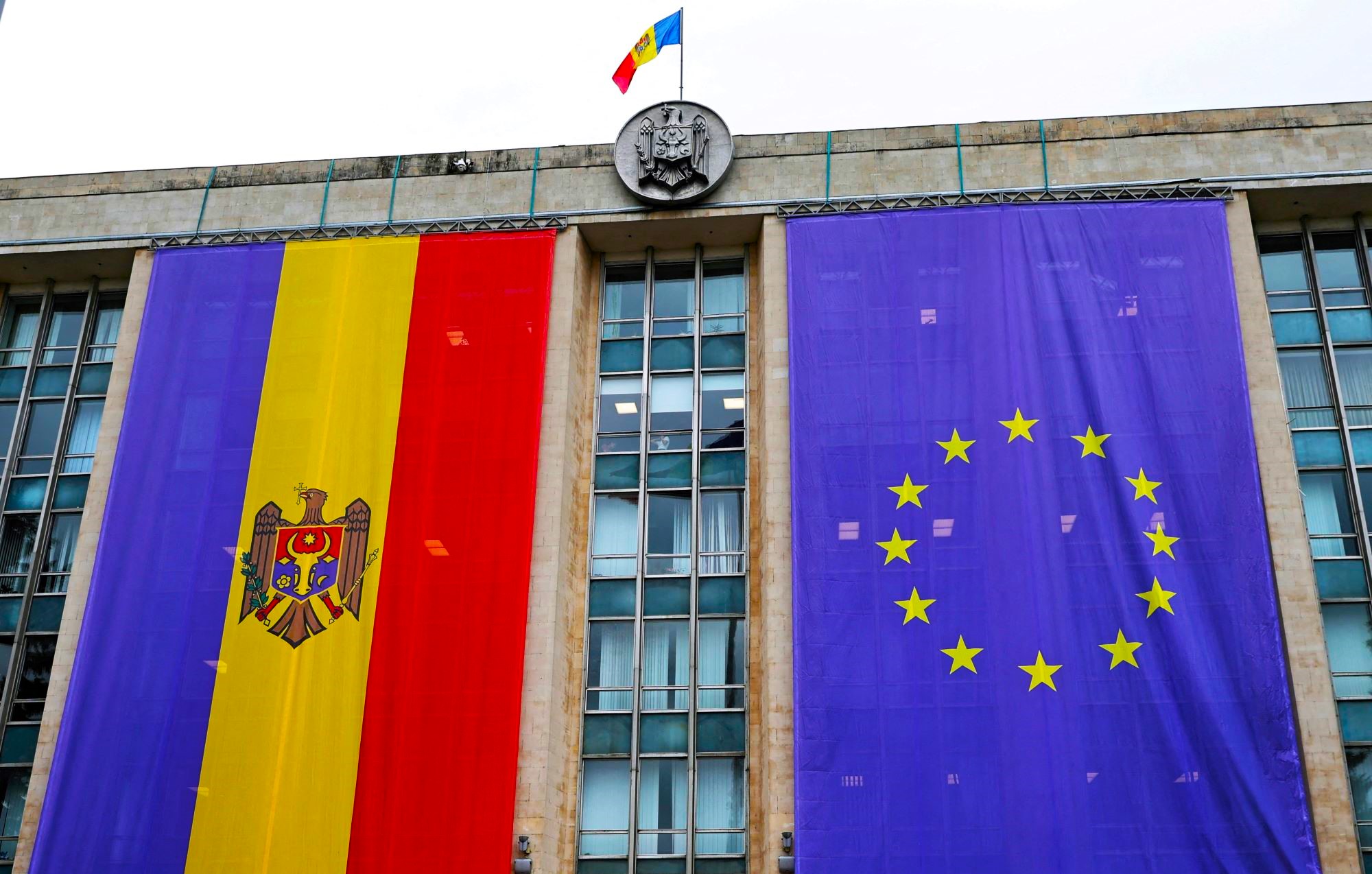 Republica Moldova: 10 persoane reținute, în dosare de corupere a alegătorilor